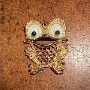 Vtg Necklace with Happy Frog 2.5x2" Pendant Google Eyes JJ Vintage M-6657